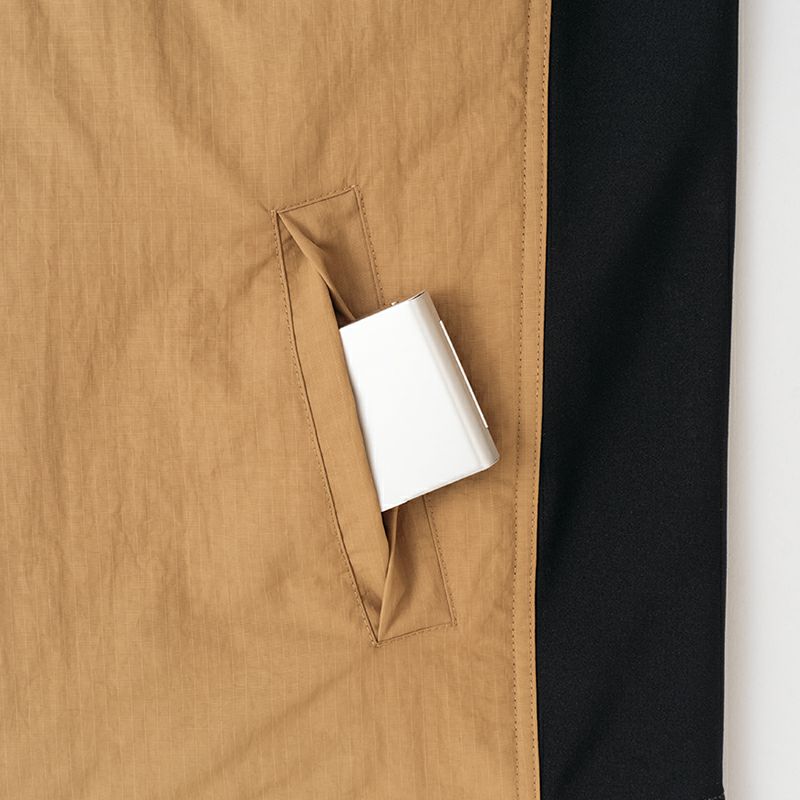 脇ターンポケット<br>収納物の落下を防ぐターンポケットを採用。