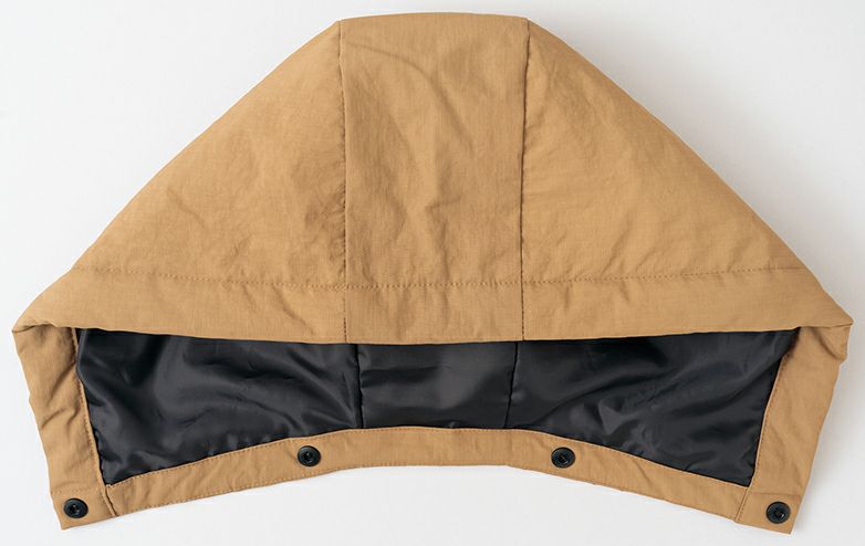 フード取り外し式<br>取り外し式フードで寒い作業時も安心。ドット釦で簡単に着脱が可能