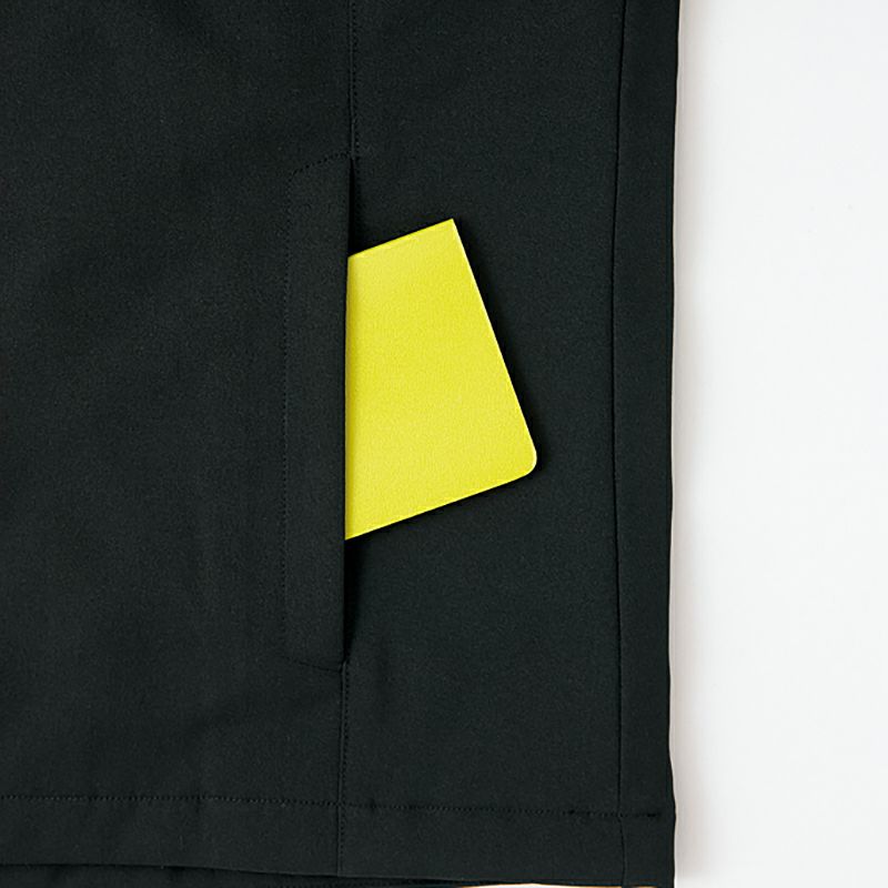 サイドポケット<br>出し入れしやすいサイドポケット付。