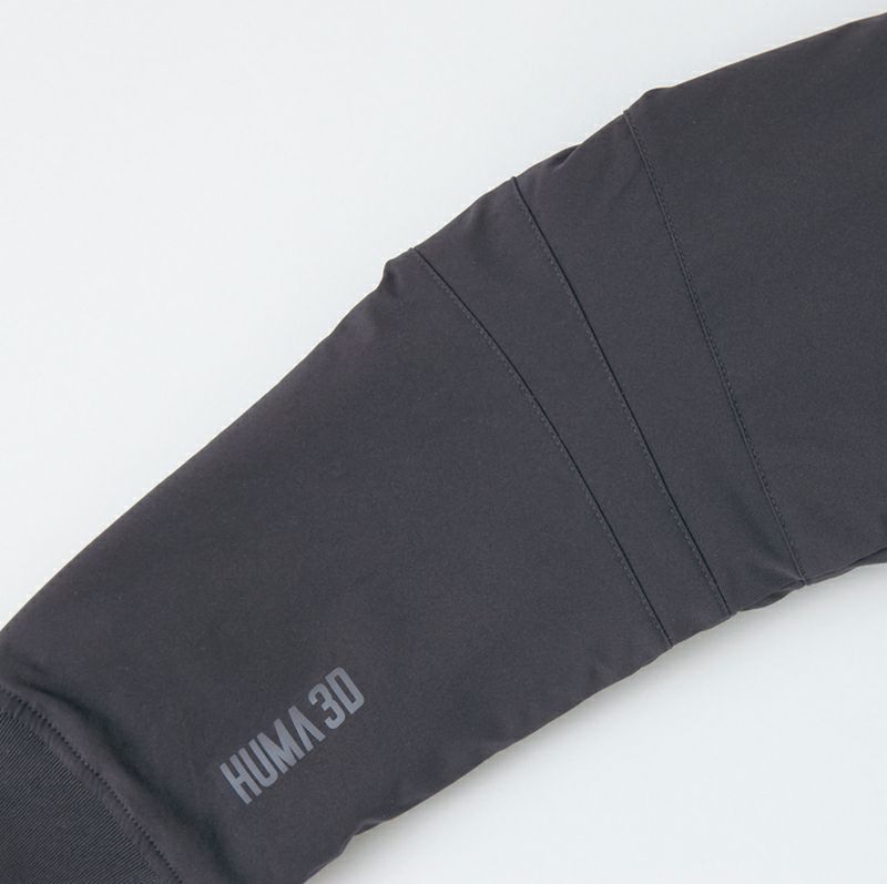 HUMA3D<br>人間の体を研究した立体裁断で動きやすさを追求。