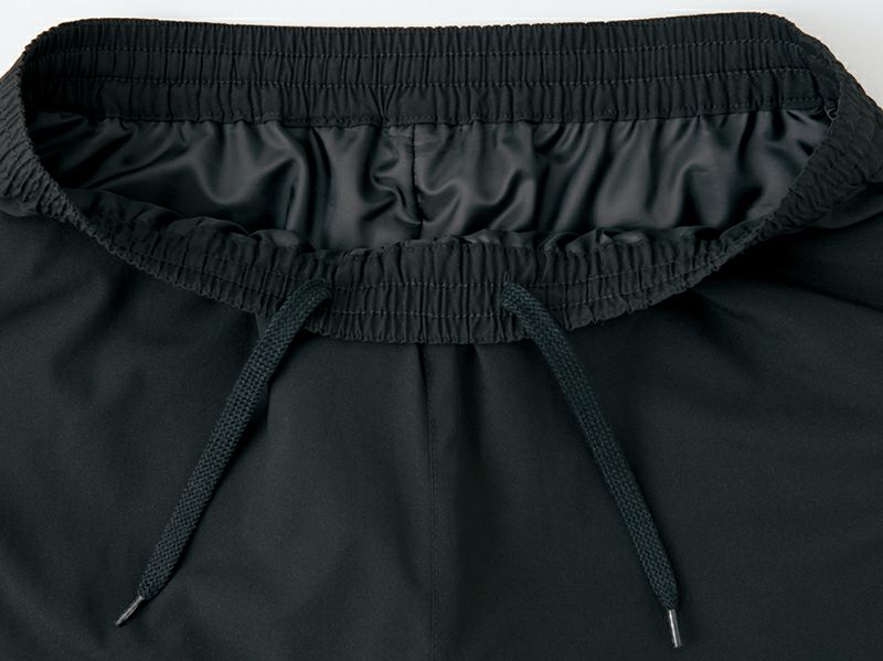 ウエストゴム・紐調整<br>簡単にウエストサイズの調整が可能。