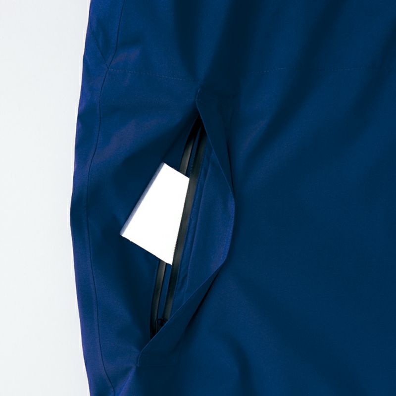 サイドポケット<br>出し入れしやすいサイドポケット付