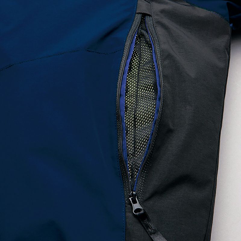 脇メッシュベンチレーション<br>フルハーネス装着時でも温度調整が可能。