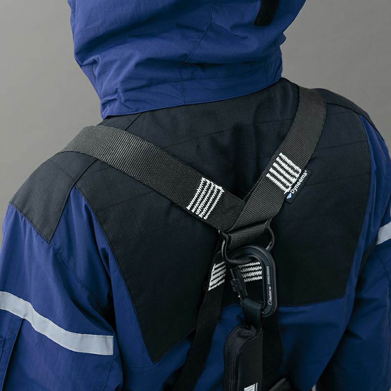 コーデュラ補強部<br>フルハーネスで負荷がかかる肩部と背中部をコーデュラで補強。