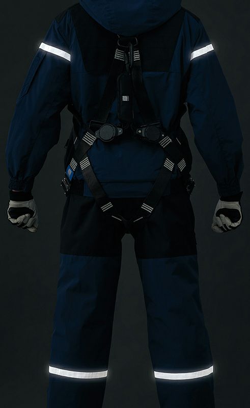 360度リフレクト・バック<br>袖上と膝下に反射材を配置し、夜間や暗所の安全性に配慮。