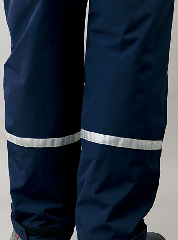 裾反射テープ<br>フルハーネスで使用時に影響のない裾上部に反射テープを装備。