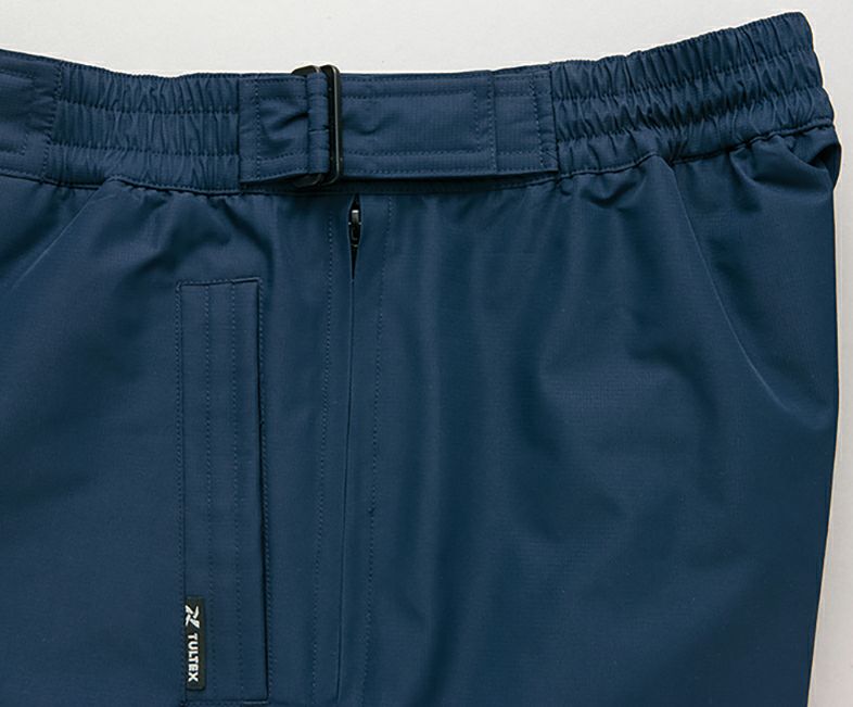 ウエストアジャスター<br>ウエスト調整できるバックルタブ。寒気の侵入も防ぎます。