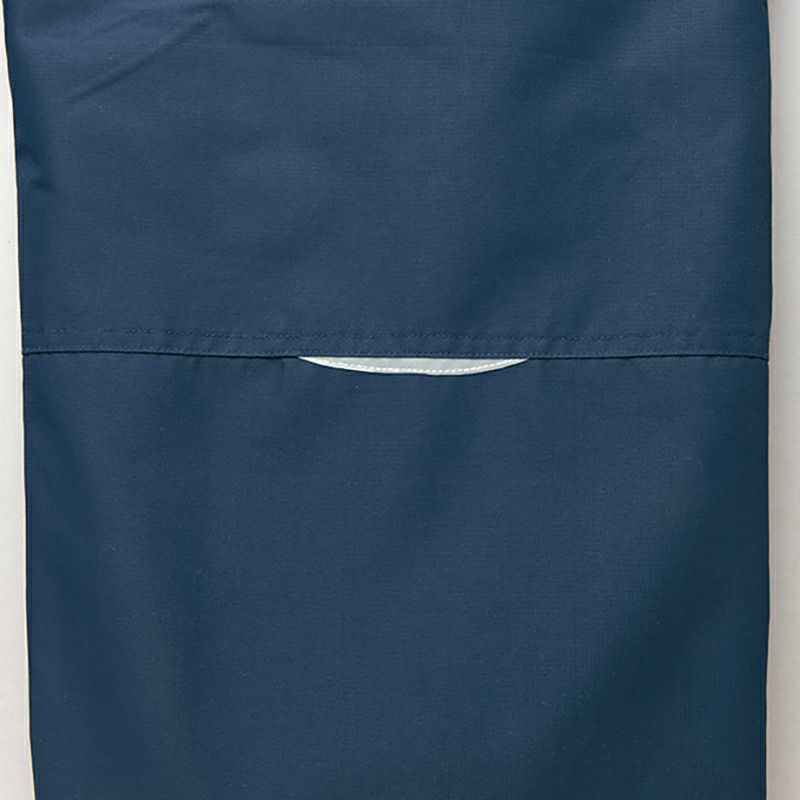 膝裏リフレクター<br>膝後切替部分に反射テープを使用しています。