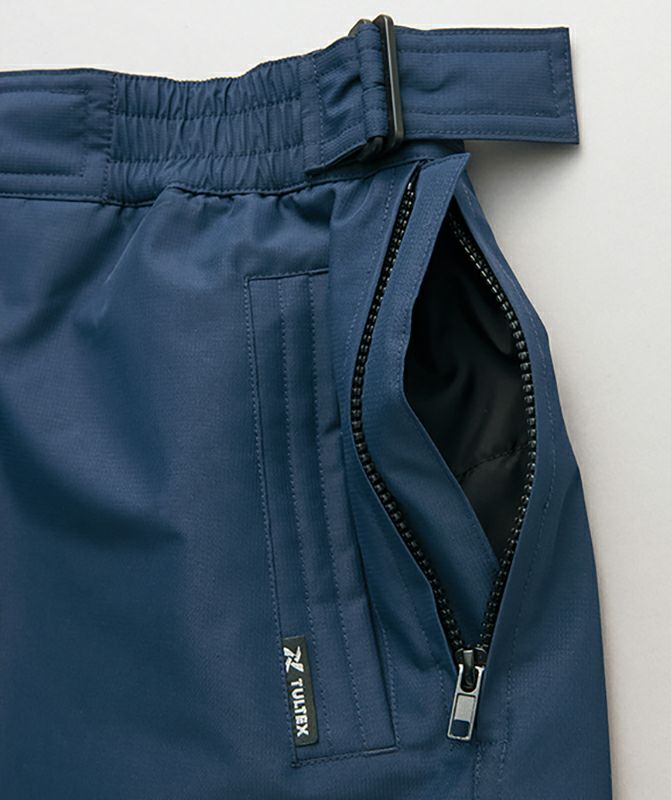 スルーポケット<br>下に履いたパンツのポケットも使える。