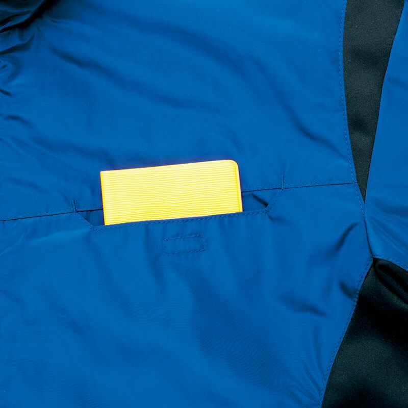 胸収納ポケット付