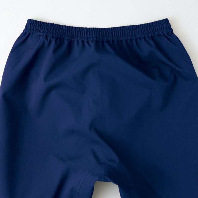 シームレス<br>ヒップ中央の縫い目を無くすことで防水性を高めています。