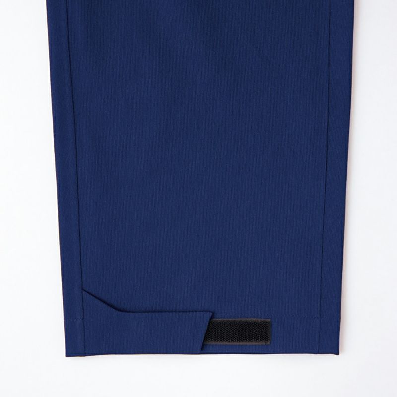 裾口調整<br>マジックテープ仕様で裾口の調整が可能。