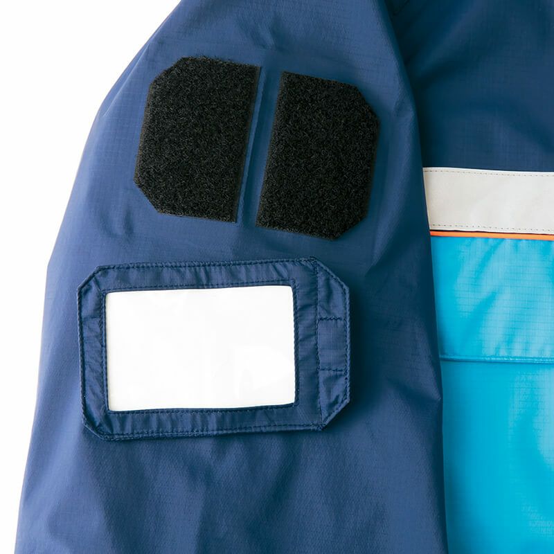 隊員証フォルダー<br>隊員証を収納できる取り外し可能マジックテープ式フォルダー。