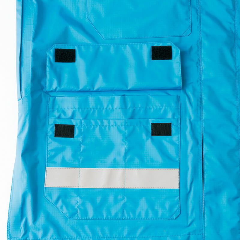 マルチポケット仕様<br>ペンや小物を整理して入れる事の出来る二重ポケット。