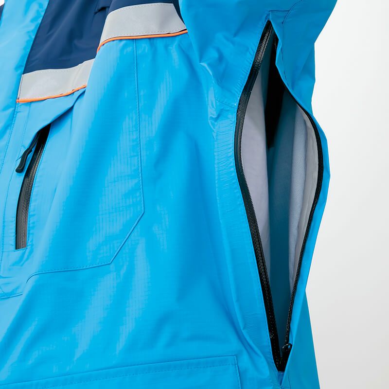 脇下ベンチレーション<br>止水ファスナーで、開閉可能なベンチレーション。