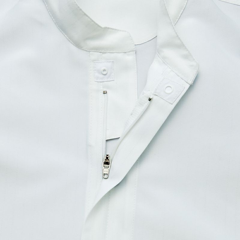 比翼<br>作業現場でのファスナーによる物の損傷や洗濯時のファスナーによる製品損傷を未然に防ぐ仕様になっています。