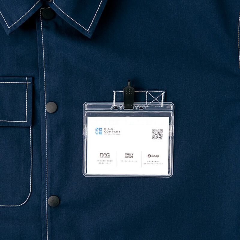 胸ループ<br>IDハンガー等を取り付けられるループを装備。