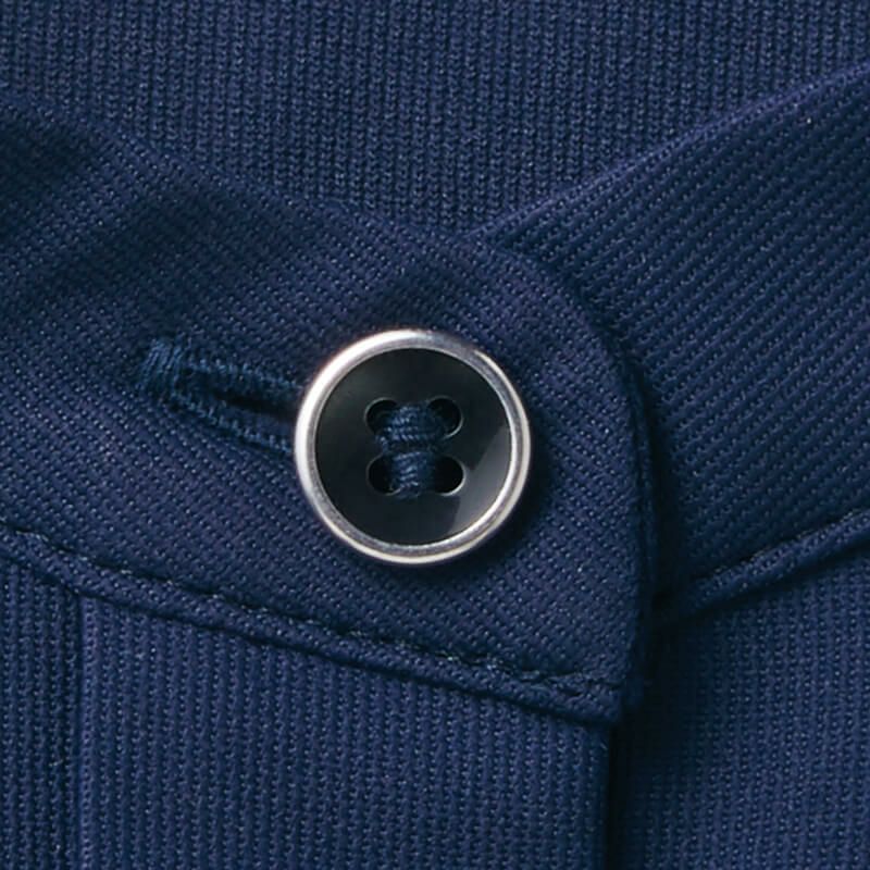 ボタン<br>一番上はアクセントになるシルバーのラインをあしらったボタン。