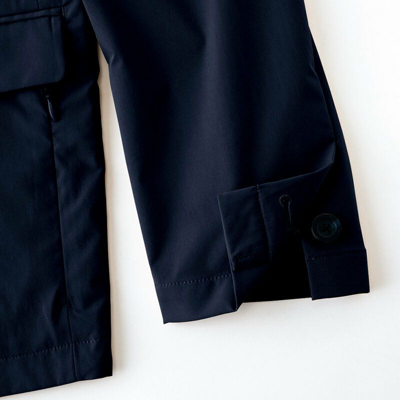 袖本開き<br>袖口はボタンで開閉。手洗い時にも便利。