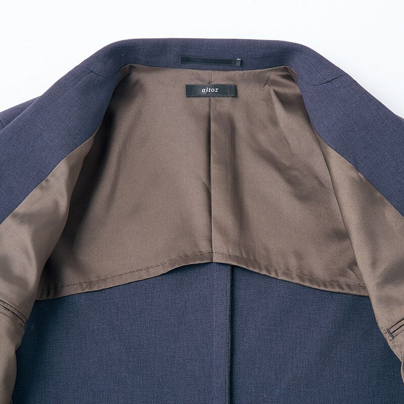 背抜き仕立て<br>通気性が良く快適な着心地。