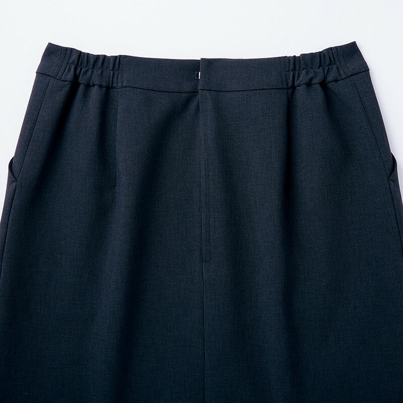 サイドゴム仕様<br>こっそり楽なウエストインゴムで印象スマート。