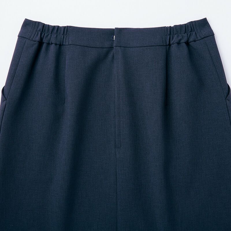 サイドゴム仕様<br>こっそり楽なウエストインゴムで印象スマート。