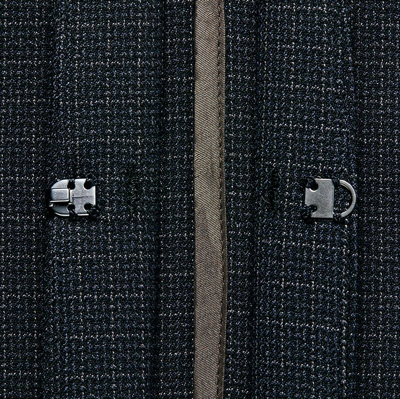 フロントホック<br>シンプルデザインにマッチした、さりげないフロントホック仕様