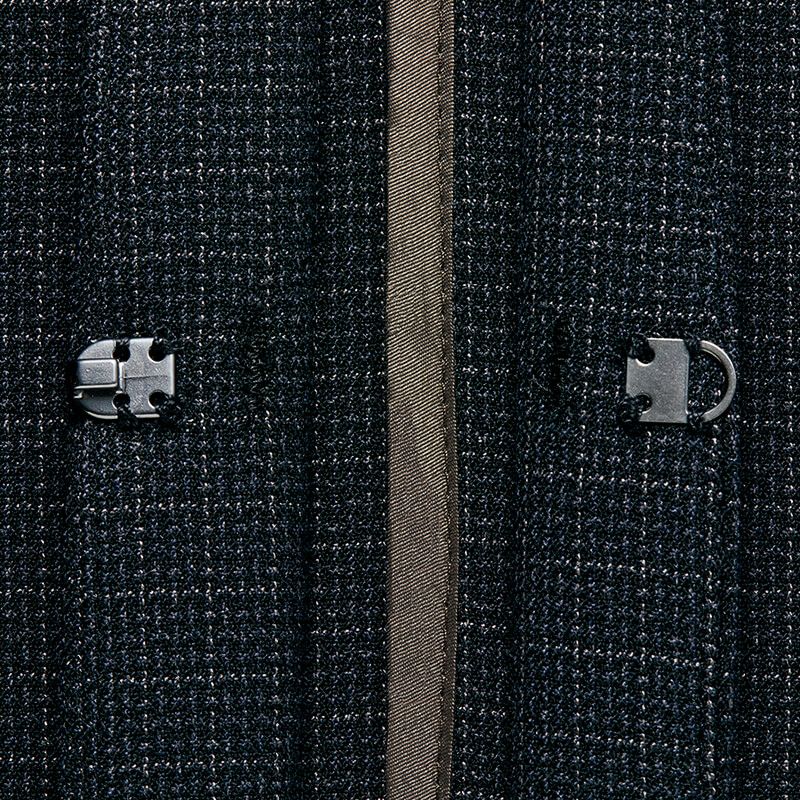 フロントホック<br>シンプルデザインにマッチした、さりげないフロントホック仕様