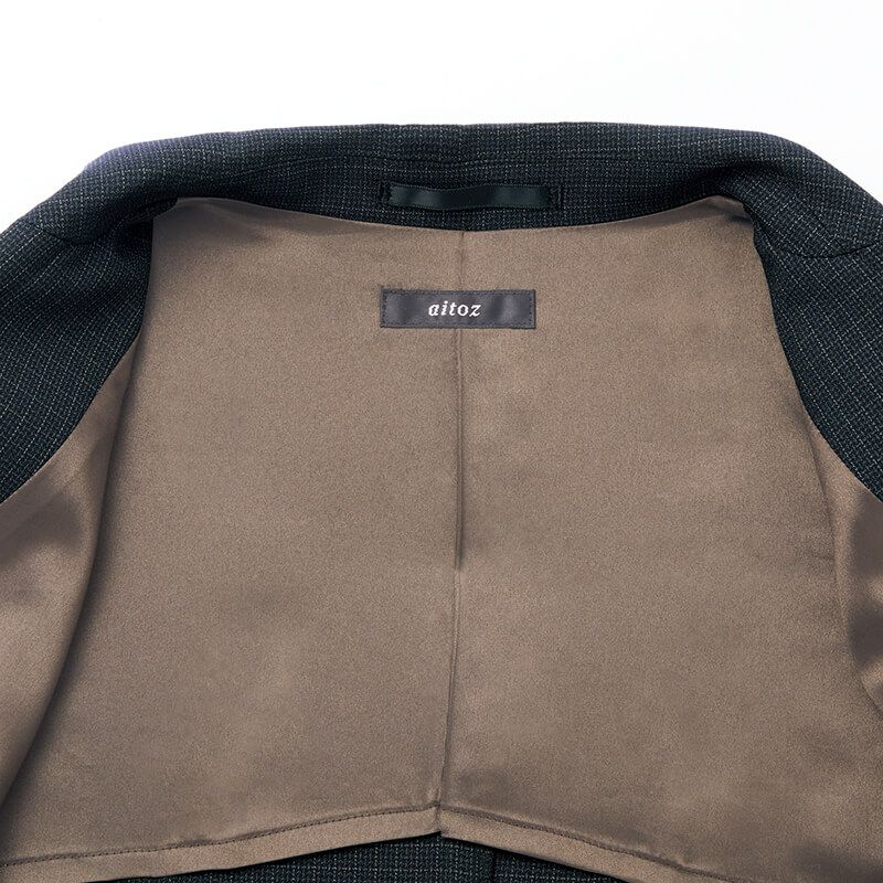 背抜き仕立て<br>通気性が良く快適な着心地。