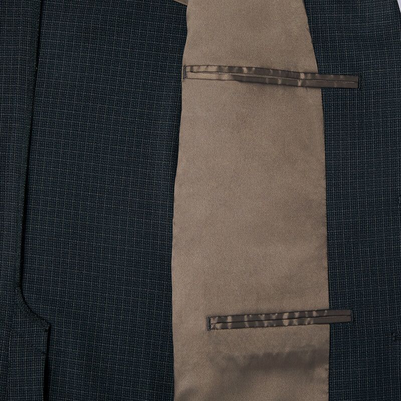 内ポケット<br>名刺入れや手帳などが入れられる3ヵ所の内ポケット付き