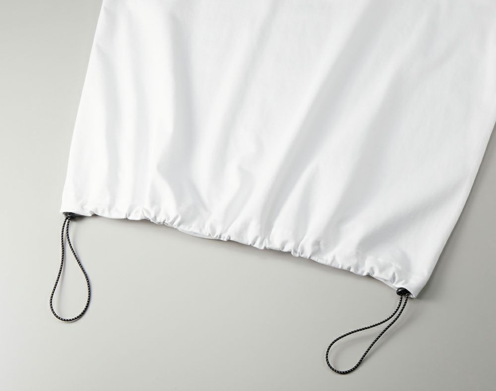 裾口はドローコードで調節可能