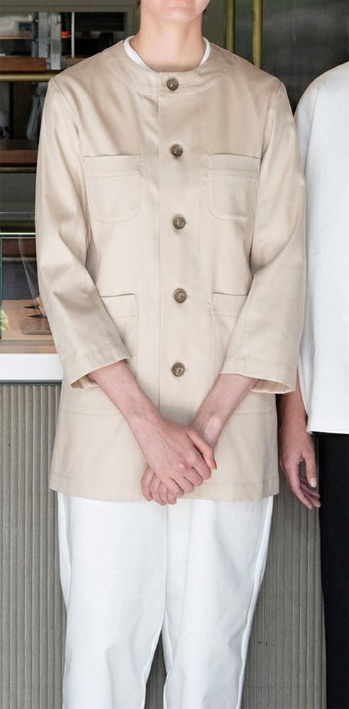 女性